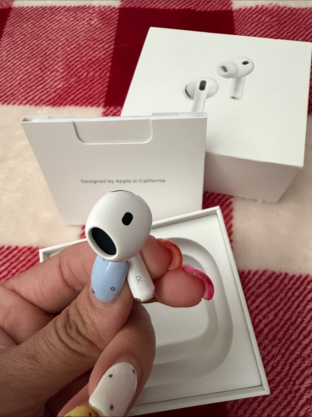Apple White Wireless Earbud (Right) with White Finish
